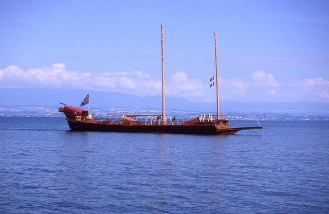 FM000 (48).jpg - Juillet 2005. Evian (74).